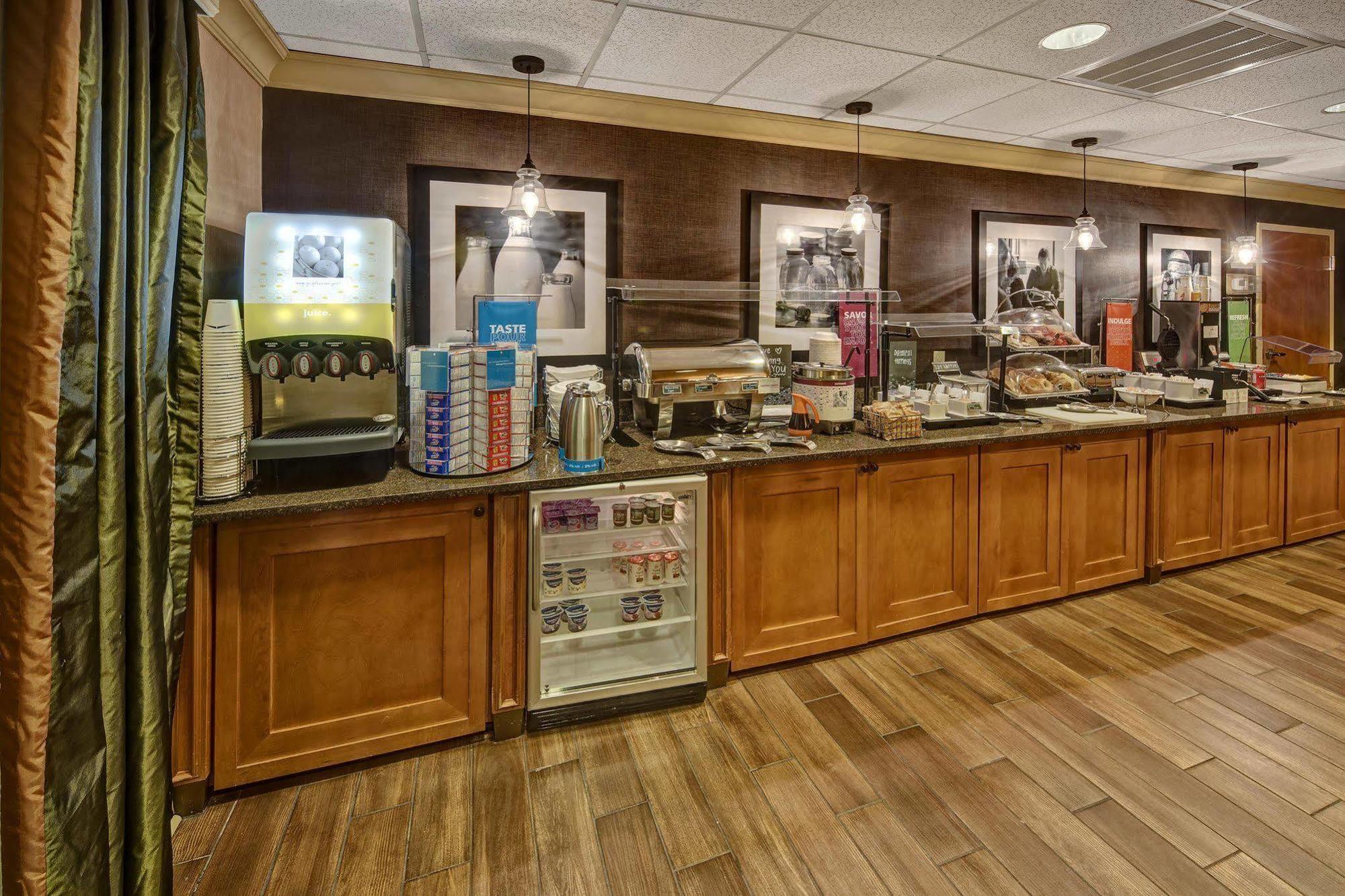 Hampton Inn & Suites Concord-Charlotte Eksteriør bilde