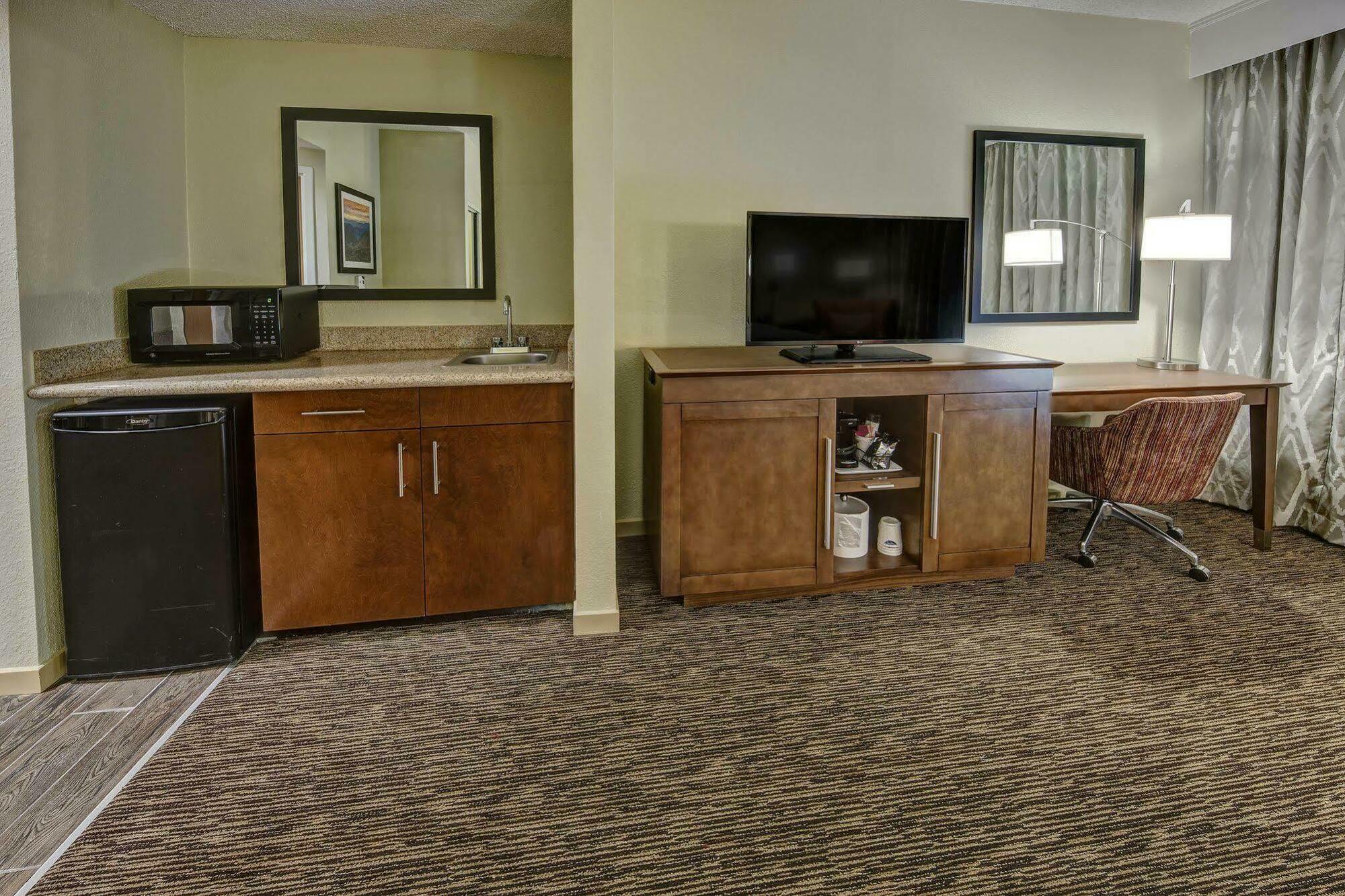 Hampton Inn & Suites Concord-Charlotte Eksteriør bilde